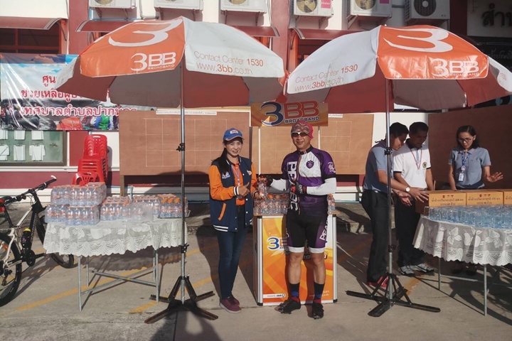 3BB นครศรีธรรมราช ร่วมแจกน้ำดื่ม 3BB กิจกรรมปั่นรวมใจ ช่วยภัยปาบึก